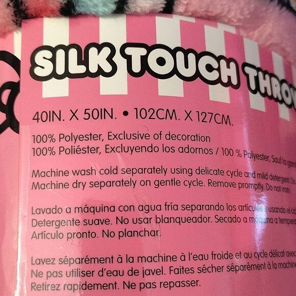 HELLO KITTY Pink Hello Kitty Printed Silk Touch 40"x50' Throw Blanket NWT - Picture 8 of 8
